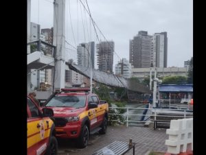 Ponte pênsil de Torres se rompe com dezenas de pessoas; há três desaparecidos