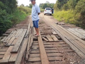 Famílias cobram solução para ponte do Taboão