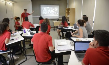 Conheça a plataforma educativa Força Meninas