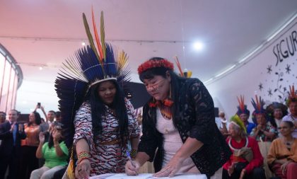 Mulher e indígena: presidente da Funai toma posse