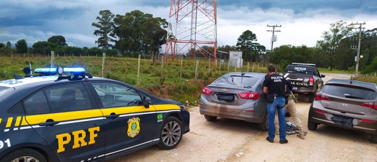 Fuga e prisão: carro de Cachoeira do Sul é apreendido com carga de cigarros contrabandeados