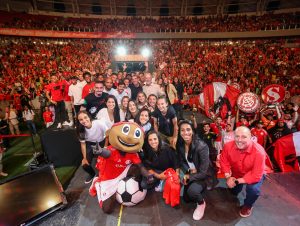 Noite Gigante faz o Beira-Rio sambar e se emocionar