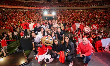 Noite Gigante faz o Beira-Rio sambar e se emocionar