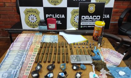 Kit completo do tráfico: Polícia prende dois com cocaína, maconha, crack, espingarda, dinheiro…