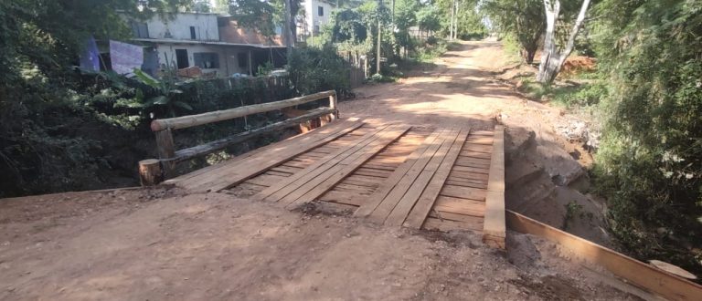 Famílias do Bairro Augusta ganham ponte sobre o Amorim