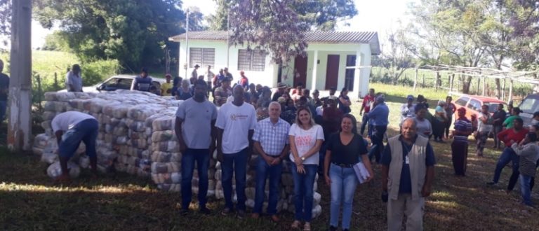 456 cestas básicas para moradores do Cambará e Rincão do Irapuá