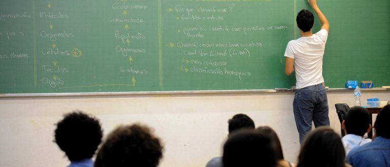 Governo lança edital de concurso para professores da rede estadual