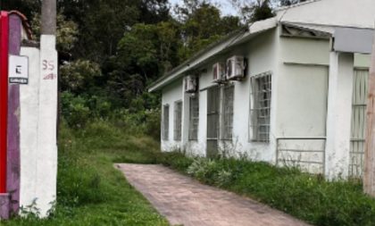 Médico demitido faz escândalo no posto de saúde do Ponche Verde