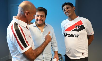 Ídolos de Grêmio e Ferroviário são recebidos na Arena na véspera de duelo