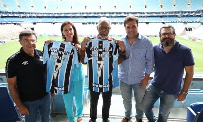 Cantor Gilberto Gil visita Arena antes de sua segunda apresentação em Porto Alegre