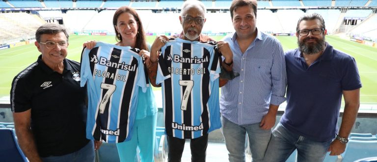 Cantor Gilberto Gil visita Arena antes de sua segunda apresentação em Porto Alegre