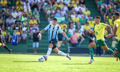 Ypiranga larga na frente de virada contra Grêmio