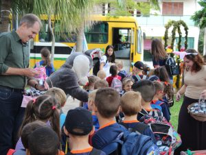 Cerro Branco: Páscoa na praça central encanta alunos