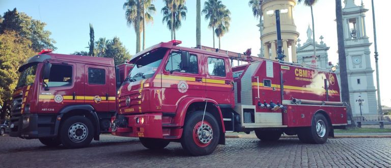 Corpo de Bombeiros comemora reforço para combate ao incêndio