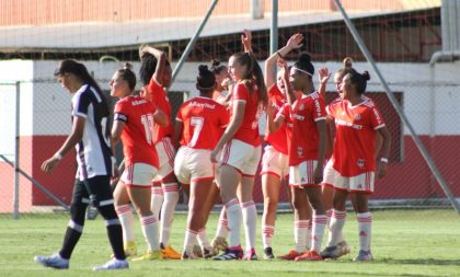 Gurias Coloradas Sub-20 vencem o Santos e seguem líderes do Grupo A