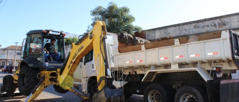 Obras para asfaltamento da Rua David Barcelos entram em novo trecho