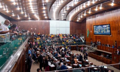 Assembleia aprova reajuste de 9,45% ao magistério