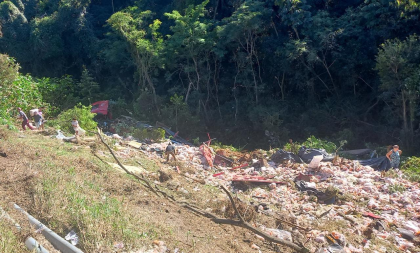 Carreta de Cachoeira do Sul tem carga de arroz saqueada após acidente