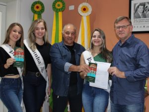 Comitiva da Expocabrais entrega convite na Prefeitura de Cachoeira do Sul