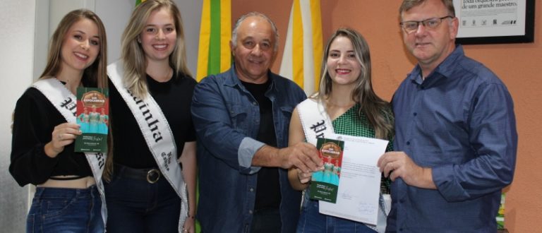 Comitiva da Expocabrais entrega convite na Prefeitura de Cachoeira do Sul