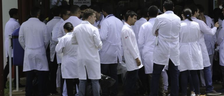 Proibição para novos cursos de medicina será encerrada