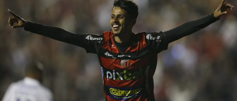 Inter fecha com Gabriel Barros