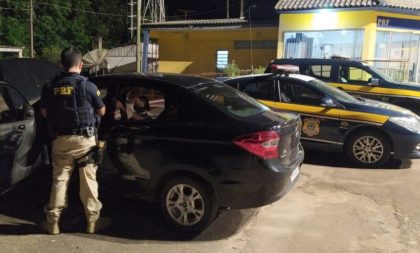 PRF prende mulher com carro clonado na BR-290