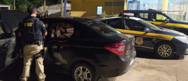 PRF prende mulher com carro clonado na BR-290