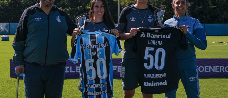 Goleira Lorena e lateral Sinara são homenageadas pelos 50 jogos com a camisa tricolor