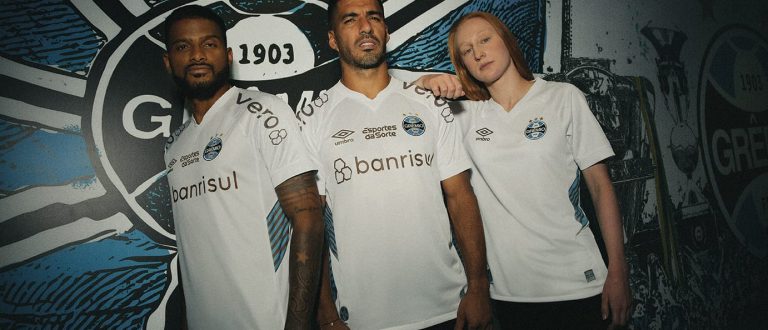 Grêmio e Umbro lançam camisa Of2 homenageando primeiro uniforme