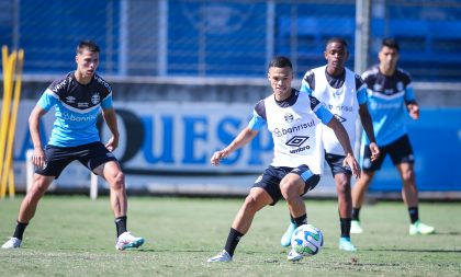 Grêmio treina e embarca para o Mato Grosso