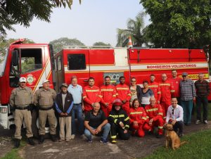 Bombeiros Voluntários de Novo Cabrais comemoram chegada de caminhão