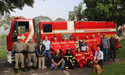 Bombeiros Voluntários de Novo Cabrais comemoram chegada de caminhão