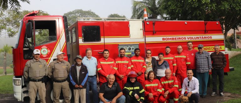 Bombeiros Voluntários de Novo Cabrais comemoram chegada de caminhão