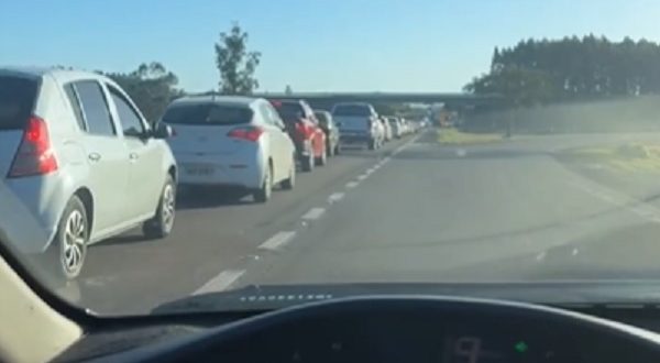Motoristas enfrentam filas de quilômetros na RSC-287