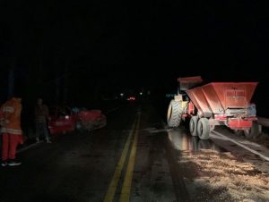 Homem morre em acidente entre carro e trator na ERS-400, em Passa Sete