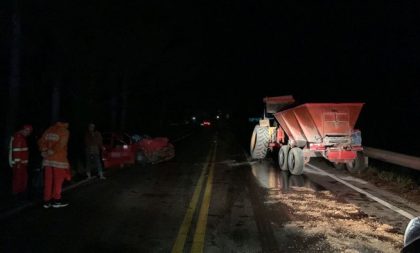 Homem morre em acidente entre carro e trator na ERS-400, em Passa Sete