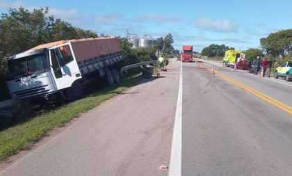 BR-392: colisão entre carro e caminhão termina em morte