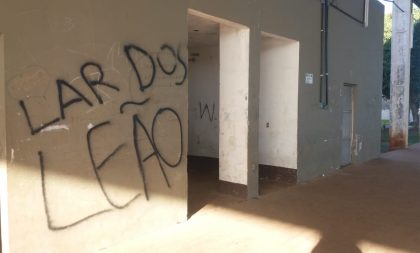 Vândalos não abandonam o Campo da Bica