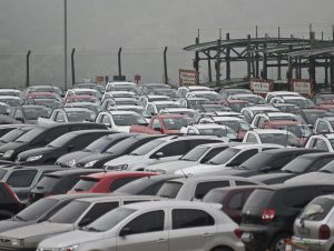 Governo anuncia redução de até 10,96% no preço de carros novos