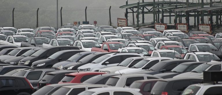 Governo anuncia redução de até 10,96% no preço de carros novos
