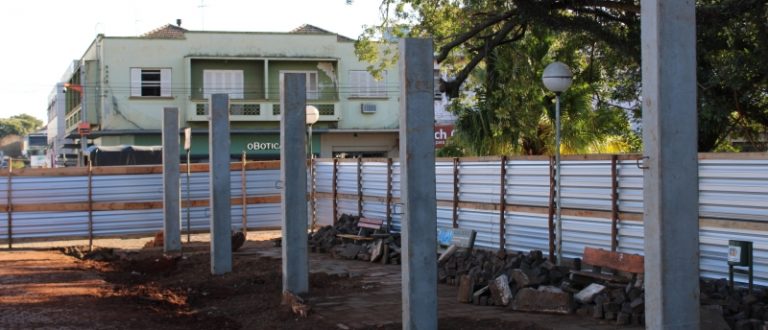 Cadê os trabalhadores na obra da Rua Coberta?