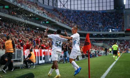 Na Arena da Baixada, Grêmio vence Athletico-PR por 2 a 1