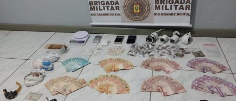 BM de Rio Pardo prende trio com drogas e mais de R$ 10 mil