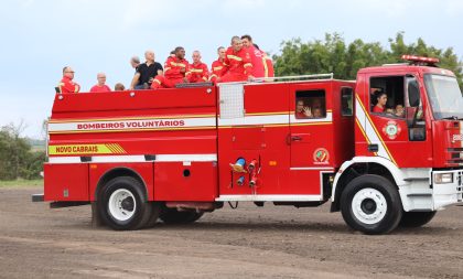 Carreata apresenta caminhão dos Bombeiros Voluntários de Novo Cabrais