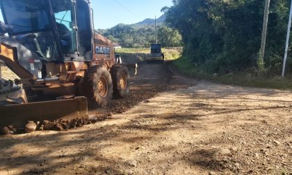 Novo Cabrais: Obras recupera estradas de Cortado e São João, além da Av. Rodolfo Buss