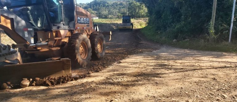 Novo Cabrais: Obras recupera estradas de Cortado e São João, além da Av. Rodolfo Buss