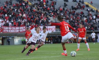 Gurias Coloradas perdem a primeira partida das quartas de final do Brasileirão