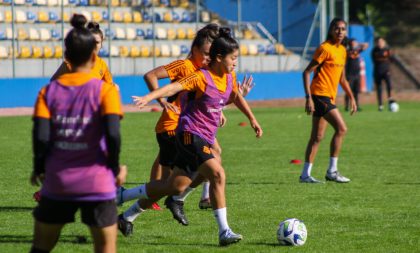 Gurias Coloradas iniciam semana de trabalho com foco no duelo contra o Flamengo