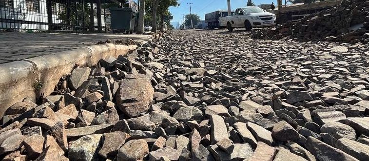 Avenida Doze de Maio ganha nova forma com obras de pavimentação em Cerro Branco